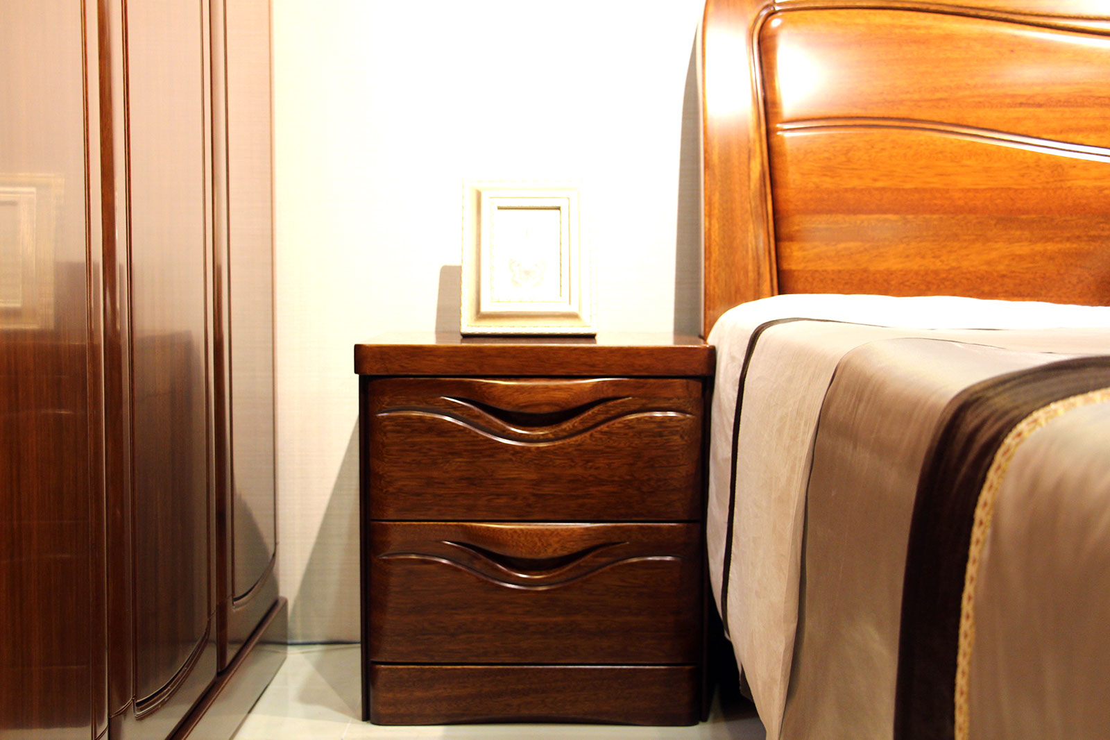 铭仁阁花檀木四件套限时促销 高档家居品质之选